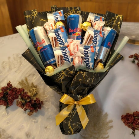 Genussstrauß mit Knoppers, Ferrero Rocher, Raffaello und Redbull
