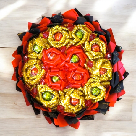 Essbarer Blumenstrauß - Lindt LINDOR Kugeln + Ewige Rosen