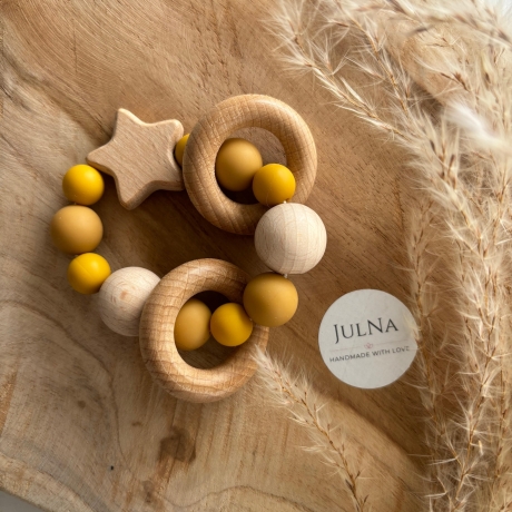 Greifring / Greifling / Motorikspielzeug Herz personalisiert