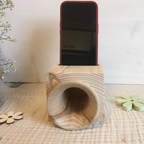 Handy Halterung mit integrierter Soundverstärkung