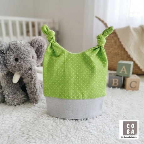 Babymütze Knotenmütze Pünktchen grün 0-3 Monate
