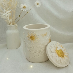 Dose mit Sonnenblumen und goldenen Akzenten