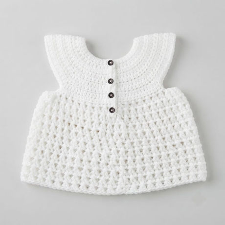 Handgestricktes Babykleidchen / Babybluse ca. Größe 68 – Creme