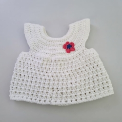 Handgestricktes Babykleidchen / Babybluse ca. Größe 68 – Creme