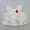 Handgestricktes Babykleidchen / Babybluse ca. Größe 68 – Creme
