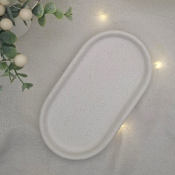 Schmale weiße Schmuckablage mit Glitzerpartikeln