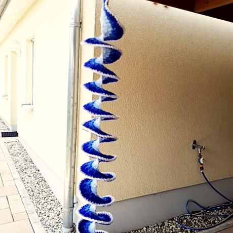 Windspiel gehäkelt Windspirale Windspinner Blau-Weiß 110cm