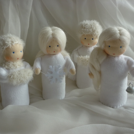 TausendschönStoffpuppen Winterkind, Schneemädchen