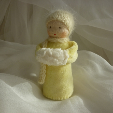 TausendschönStoffpuppen: Winterkind zartgelb