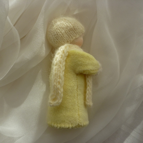 TausendschönStoffpuppen: Winterkind zartgelb