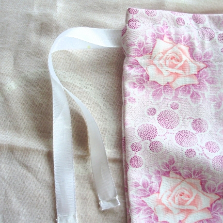 Stoffbeutel/Wäschebeutel aus Baumwollstoff mit Rosen genäht