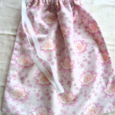 Stoffbeutel/Wäschebeutel aus Baumwollstoff mit Rosen genäht