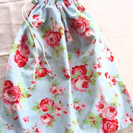 Stoffbeutel/Wäschebeutel in hellblau mit Rosen von Hobbyhaus
