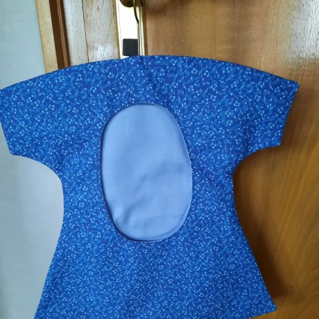 blaues Wäscheklammernkleid, Wäscheklammernbeutel mit Noten