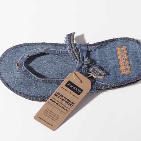 Flip Flops in Denimblue aus recycelten Jeans