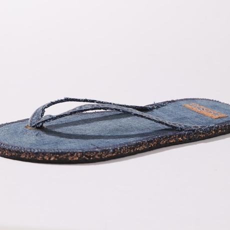 Flip Flops in Denimblue aus recycelten Jeans
