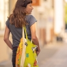 1 bunter Upcycling-Stoffbeutel