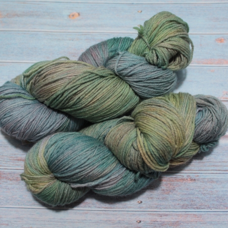 Handgefärbte Wolle Merino Feinheit 45