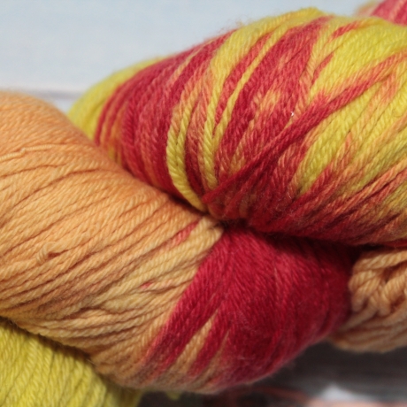 Handgefärbte Wolle Merino Feinheit 56