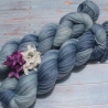 Handgefärbte 4-fädige Kuschel(socken)wolle Wolkenspiel 23/23