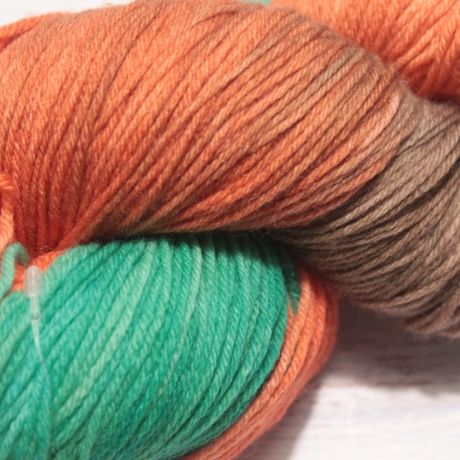 Handgefärbte 4-fädige Kuschel(socken)wolle Wolkenspiel 278