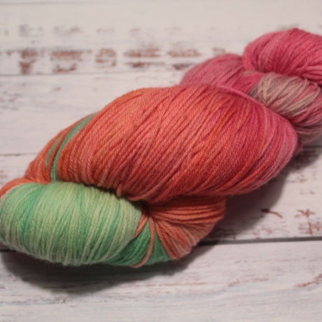 Handgefärbte 4-fädige Kuschel(socken)wolle Wolkenspiel 334