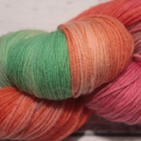 Handgefärbte 4-fädige Kuschel(socken)wolle Wolkenspiel 334