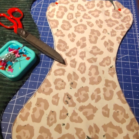 Leseknochen Nackenrolle mit Henkel Handmade Unikate 