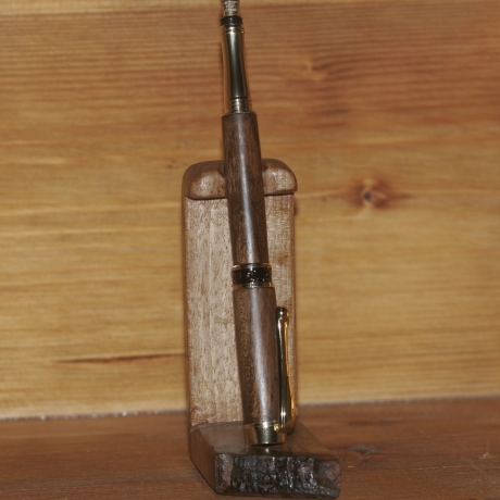 Füller aus Walnuss