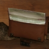 Handgenähtes Tabak-Etui aus Leder.
