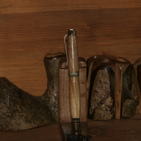 Kugelschreiber aus Walnuss (Mienenfarbe wählbar)