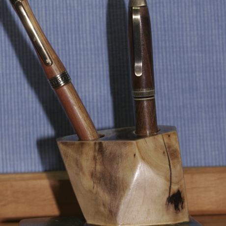 Stiftehalter aus Walnuss/Teak/Epoxy