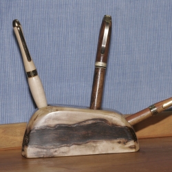 Stiftehalter aus Walnuss