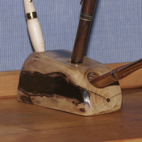 Stiftehalter aus Walnuss