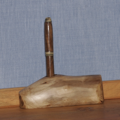 Stiftehalter aus Walnuss