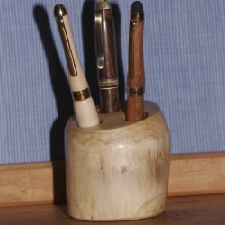 Stiftehalter aus Walnuss