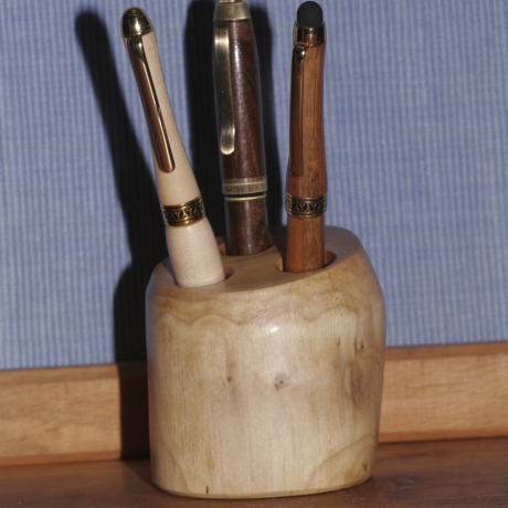 Stiftehalter aus Walnuss
