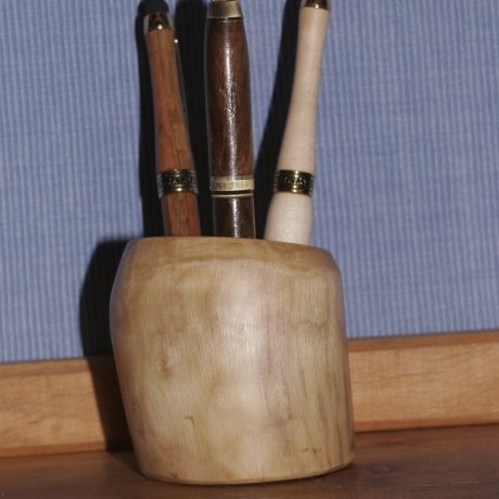 Stiftehalter aus Walnuss