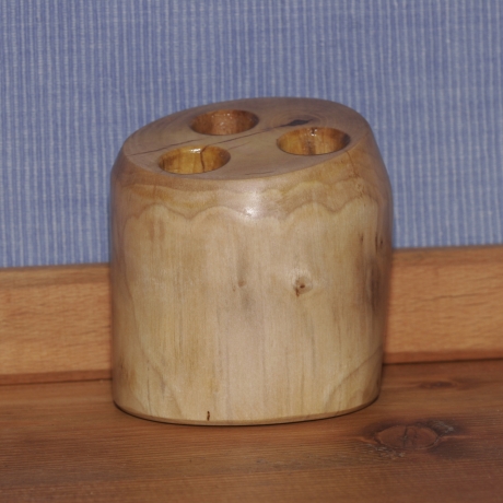 Stiftehalter aus Walnuss