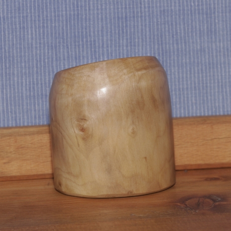 Stiftehalter aus Walnuss