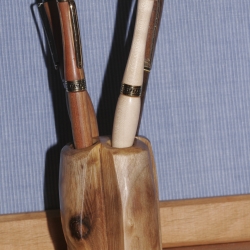 Stiftehalter aus Walnuss