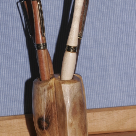 Stiftehalter aus Walnuss