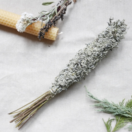 Räucherbündel 'Beifuß' mit Stiel (Smudge Stick)