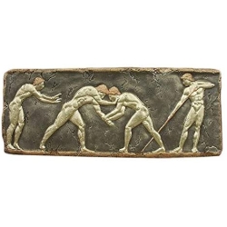 Schöne Flachreliefdarstellung von Spielen. 82 cm.