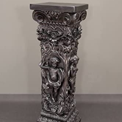 Hohe, schöne Säule mit Amorfiguren. Reich verziert. 100 cm. 