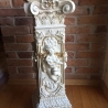 Wunderbare Säule mit Engeln, wunderschön verziert. 83 cm.