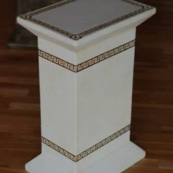 Schön bemalte griechische Säule. 72 cm.