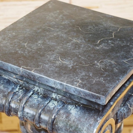 Eine schöne, hohe griechische Säule. 100 cm.