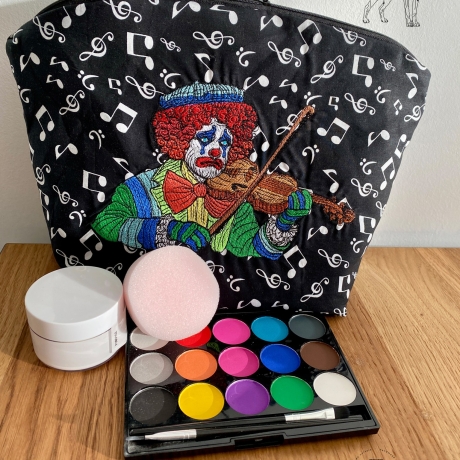 trauriger Geiger Clown -  Größe 19,8 x 12,6 cm