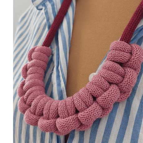 Statementkette weinrot rosa Baumwolle Makramee nachhaltig Skandi